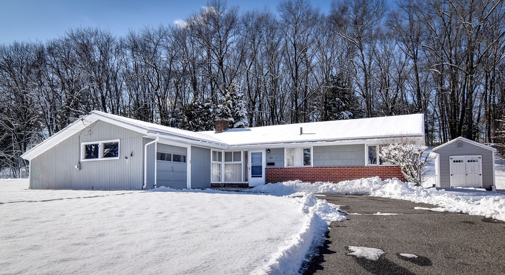 38 Bradford Road, Framingham, Massachusetts, 3 Bedrooms Bedrooms, 7 Rooms Rooms,1.5 BathroomsBathrooms,Residential,For Sale,Bradford Road,73472143