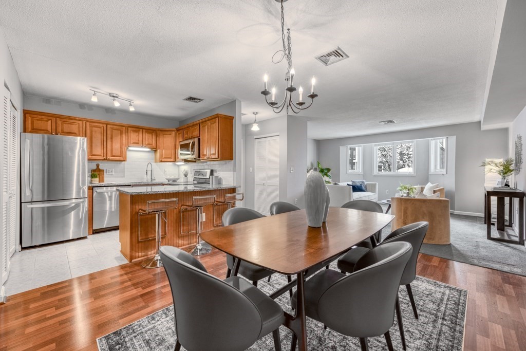 622 Boston Ave, Medford, Massachusetts, 2 Bedrooms Bedrooms, 5 Rooms Rooms,2 BathroomsBathrooms,Residential,For Sale,Boston Ave,73472146