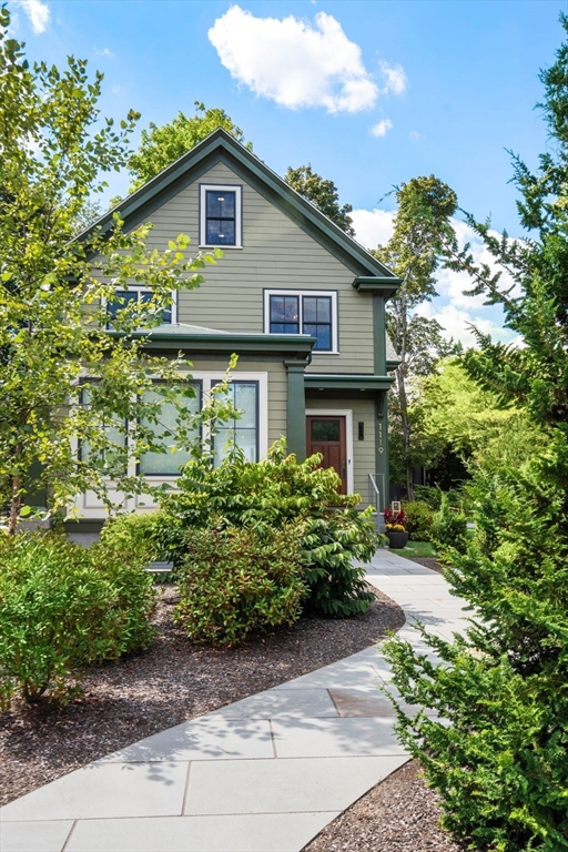 1119 Walnut St, Newton, Massachusetts, 4 Bedrooms Bedrooms, 9 Rooms Rooms,3.5 BathroomsBathrooms,Residential,For Sale,Walnut St,73472154