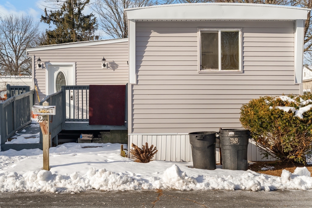 42 Pioneer Way, Springfield, Massachusetts, 3 Bedrooms Bedrooms, 7 Rooms Rooms,1 BathroomBathrooms,Residential,For Sale,Pioneer Way,73472171