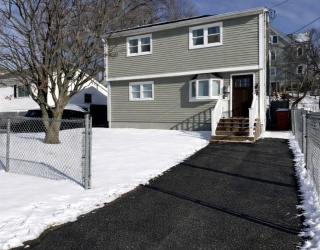 254-256 Pleasant St, Lowell, Massachusetts, 4 Bedrooms Bedrooms, 8 Rooms Rooms,2 BathroomsBathrooms,Residential Income,For Sale,Pleasant St,73472187