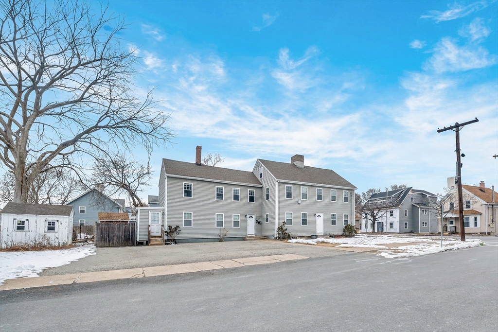 147 High St, Danvers, Massachusetts, 6 Bedrooms Bedrooms, 14 Rooms Rooms,4 BathroomsBathrooms,Residential Income,For Sale,High St,73472198