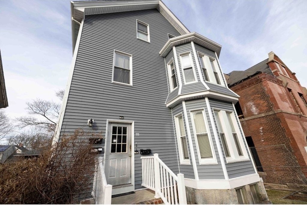 111 Hillman St, New Bedford, Massachusetts, 8 Bedrooms Bedrooms, 17 Rooms Rooms,3 BathroomsBathrooms,Residential Income,For Sale,Hillman St,73472210