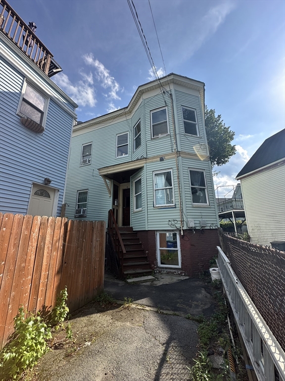 30A Summer, Somerville, Massachusetts, 6 Bedrooms Bedrooms, 10 Rooms Rooms,2 BathroomsBathrooms,Residential Income,For Sale,Summer,73464644