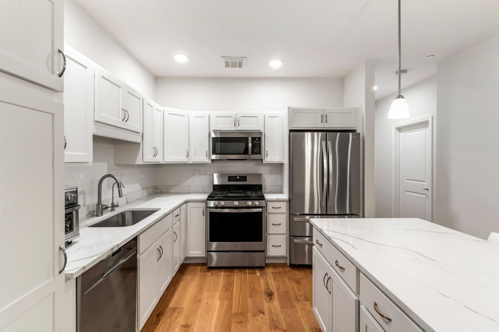 60 Coppersmith Way, Canton, Massachusetts, 2 Bedrooms Bedrooms, 6 Rooms Rooms,2 BathroomsBathrooms,Residential,For Sale,Coppersmith Way,73472208