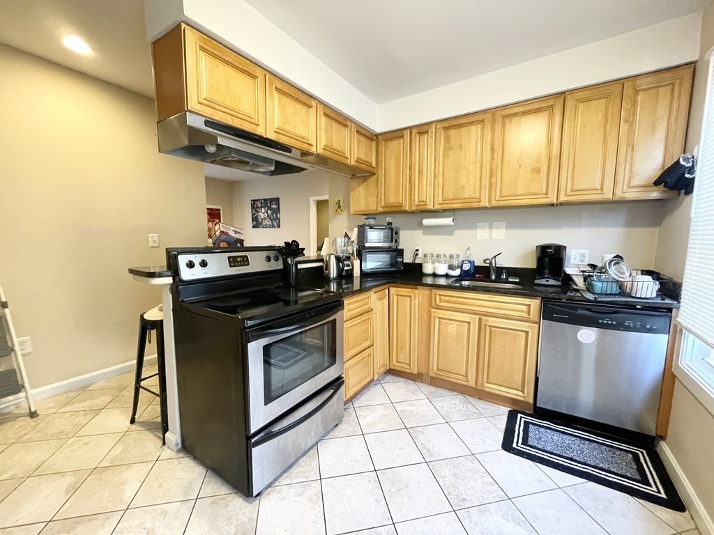 25 Sudan Steet, Boston, Massachusetts, 4 Bedrooms Bedrooms, 6 Rooms Rooms,1 BathroomBathrooms,Residential Lease,For Rent,Sudan Steet,73089395