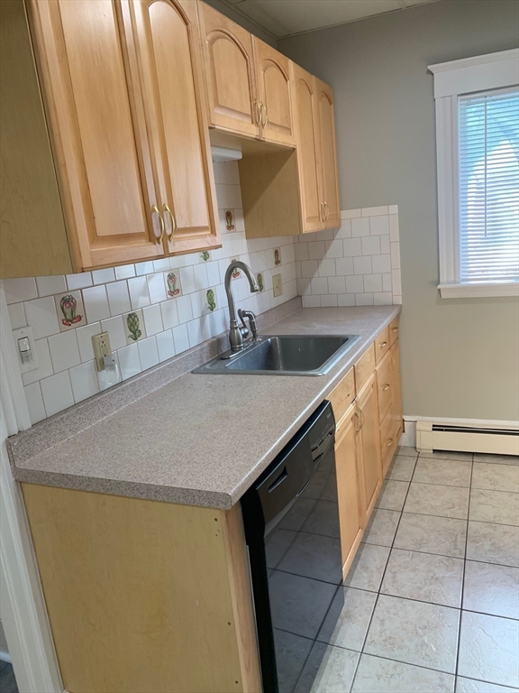17 Clifton Street, Revere, Massachusetts, 1 Bedroom Bedrooms, 3 Rooms Rooms,1 BathroomBathrooms,Residential Lease,For Rent,Clifton Street,73472247