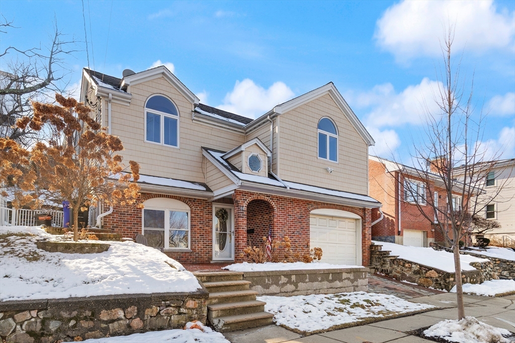 44 Waldemar Ave, Boston, Massachusetts, 3 Bedrooms Bedrooms, 5 Rooms Rooms,2 BathroomsBathrooms,Residential,For Sale,Waldemar Ave,73472169