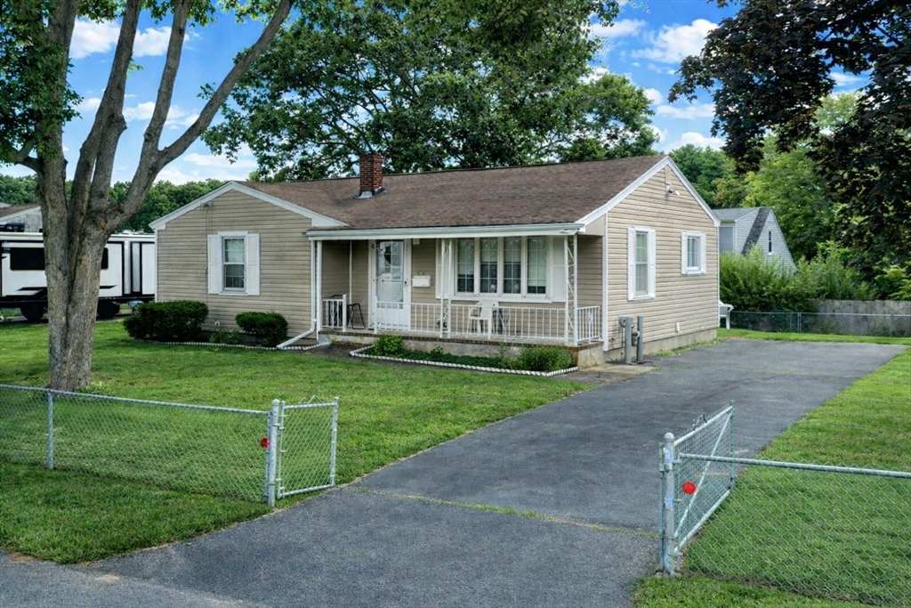 54 Greenbrier Dr, New Bedford, Massachusetts, 3 Bedrooms Bedrooms, 5 Rooms Rooms,1 BathroomBathrooms,Residential,For Sale,Greenbrier Dr,73469931