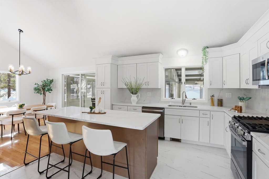 25 Glenridge Drive, Bedford, Massachusetts, 6 Bedrooms Bedrooms, 9 Rooms Rooms,3.5 BathroomsBathrooms,Residential,For Sale,Glenridge Drive,73472270