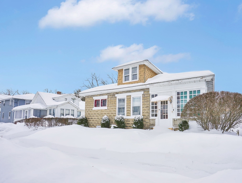 11 Ina St, Springfield, Massachusetts, 4 Bedrooms Bedrooms, 8 Rooms Rooms,1 BathroomBathrooms,Residential,For Sale,Ina St,73472274