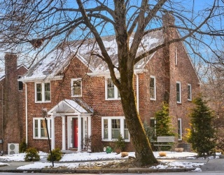 24 Blake Rd, Brookline, Massachusetts, 4 Bedrooms Bedrooms, 9 Rooms Rooms,2.5 BathroomsBathrooms,Residential,For Sale,Blake Rd,73472176