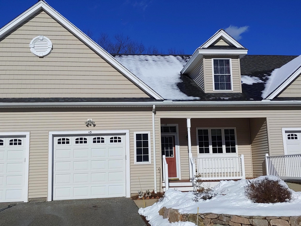 43 Grey Wolf Dr., Franklin, Massachusetts, 2 Bedrooms Bedrooms, 6 Rooms Rooms,2.5 BathroomsBathrooms,Residential,For Sale,Grey Wolf Dr.,73472288