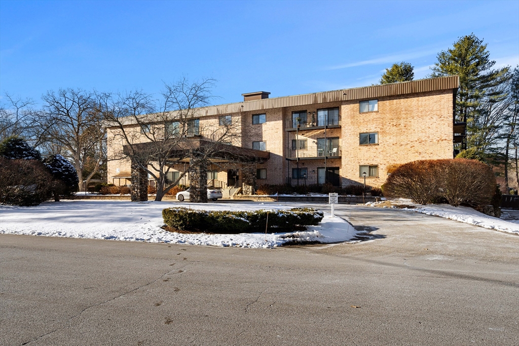 181 Littleton Rd, Chelmsford, Massachusetts, 2 Bedrooms Bedrooms, 5 Rooms Rooms,2 BathroomsBathrooms,Residential,For Sale,Littleton Rd,73461570