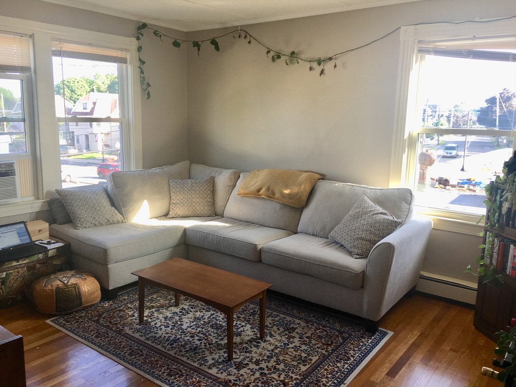 10 Chipman Ave, Melrose, Massachusetts, 2 Bedrooms Bedrooms, 3 Rooms Rooms,1 BathroomBathrooms,Residential Lease,For Rent,Chipman Ave,73472307