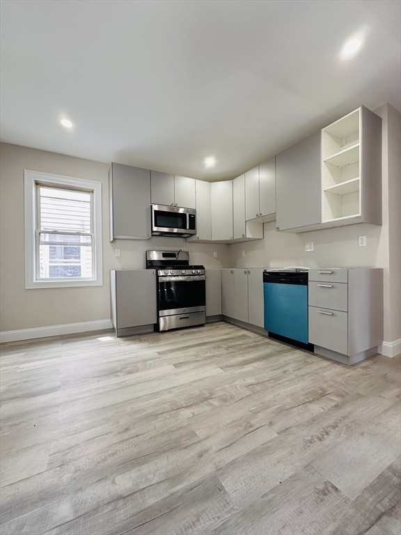 8 Wave Ave, Boston, Massachusetts, 3 Bedrooms Bedrooms, 5 Rooms Rooms,1 BathroomBathrooms,Residential Lease,For Rent,Wave Ave,73472319