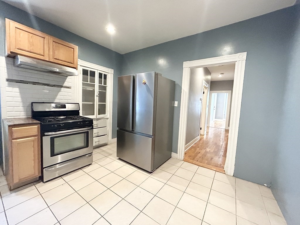 14 Batchelder St., Boston, Massachusetts, 2 Bedrooms Bedrooms, 5 Rooms Rooms,1 BathroomBathrooms,Residential Lease,For Rent,Batchelder St.,73141913