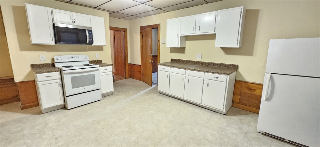 93 Arthur St, Brockton, Massachusetts, 2 Bedrooms Bedrooms, 4 Rooms Rooms,1 BathroomBathrooms,Residential Lease,For Rent,Arthur St,73467056