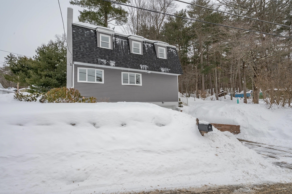 7 Little Island Park, Pelham, New Hampshire, 3 Bedrooms Bedrooms, 6 Rooms Rooms,2 BathroomsBathrooms,Residential,For Sale,Little Island Park,73472399