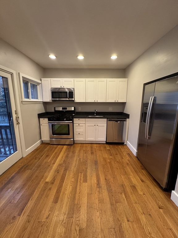 178 Bowen St, Boston, Massachusetts, 1 Bedroom Bedrooms, 4 Rooms Rooms,1 BathroomBathrooms,Residential Lease,For Rent,Bowen St,73472414