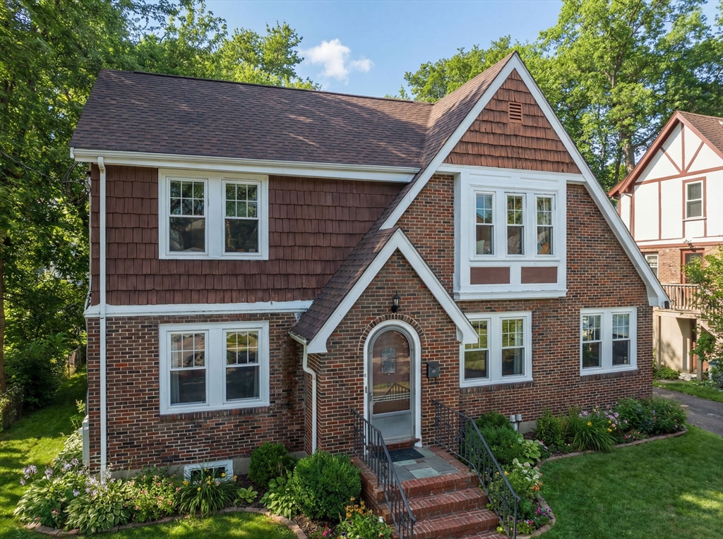 17 Ireland Rd, Newton, Massachusetts, 5 Bedrooms Bedrooms, 10 Rooms Rooms,3.5 BathroomsBathrooms,Residential,For Sale,Ireland Rd,73472370