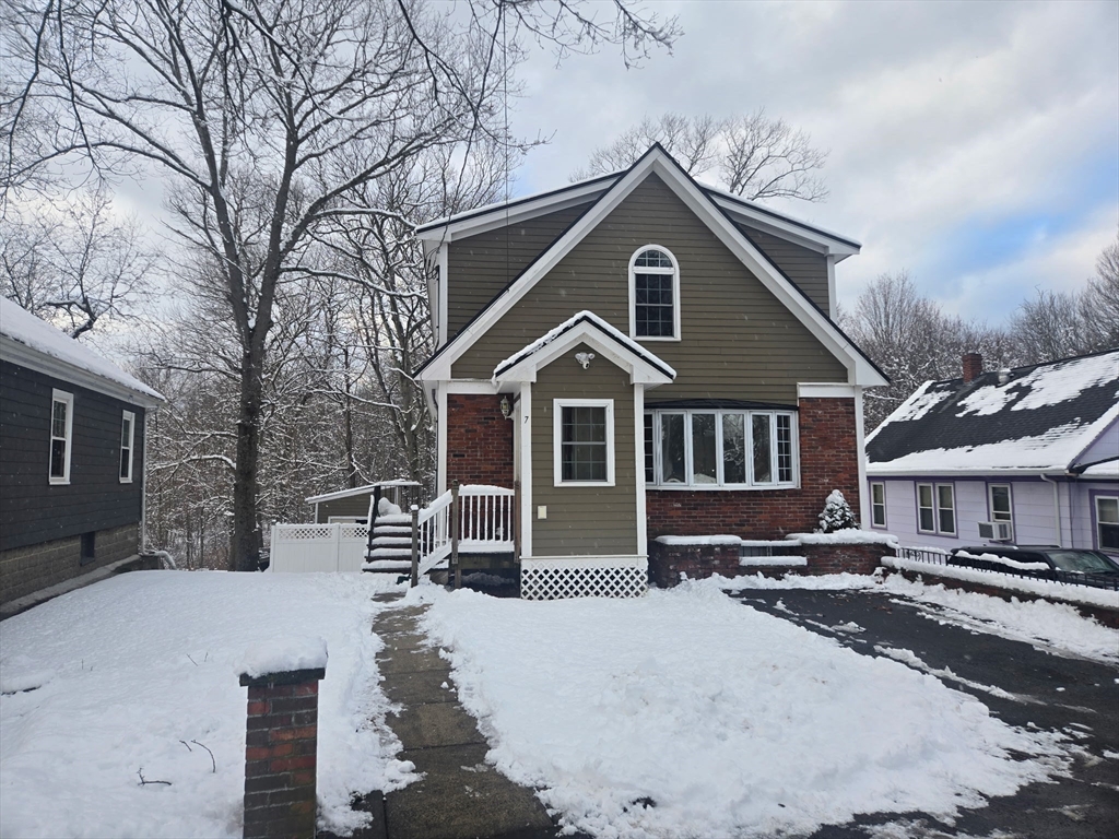 7 Central St, Saugus, Massachusetts, 4 Bedrooms Bedrooms, 8 Rooms Rooms,2.5 BathroomsBathrooms,Residential,For Sale,Central St,73472436