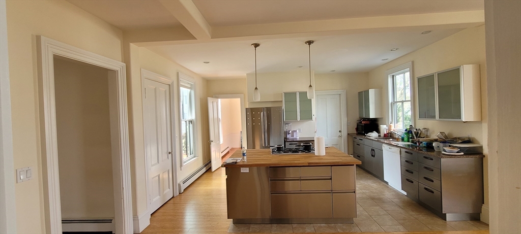 31 Elm, Newton, Massachusetts, 2 Bedrooms Bedrooms, 6 Rooms Rooms,1 BathroomBathrooms,Residential Lease,For Rent,Elm,73472459