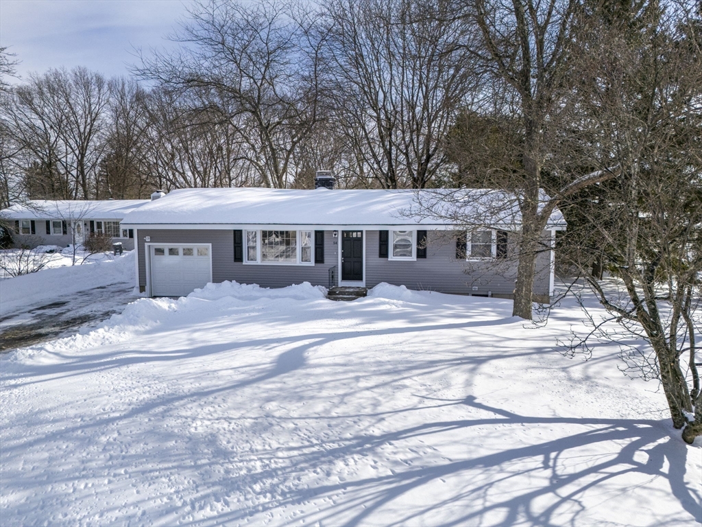 54 Roundtop Rd, Framingham, Massachusetts, 3 Bedrooms Bedrooms, 7 Rooms Rooms,1 BathroomBathrooms,Residential,For Sale,Roundtop Rd,73472460