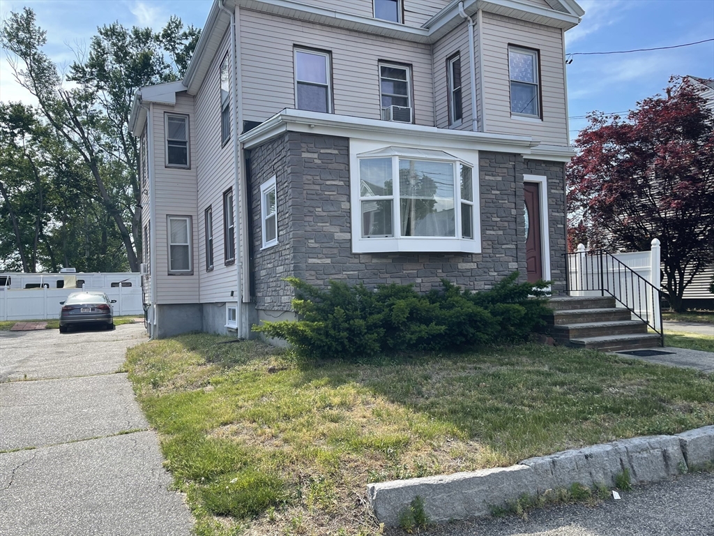 22 Almont, Medford, Massachusetts, 1 Bedroom Bedrooms, 3 Rooms Rooms,1 BathroomBathrooms,Residential Lease,For Rent,Almont,73472531