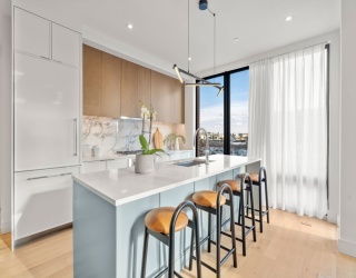 595 Albany Street, Boston, Massachusetts, 2 Bedrooms Bedrooms, 5 Rooms Rooms,2 BathroomsBathrooms,Residential,For Sale,Albany Street,73472517