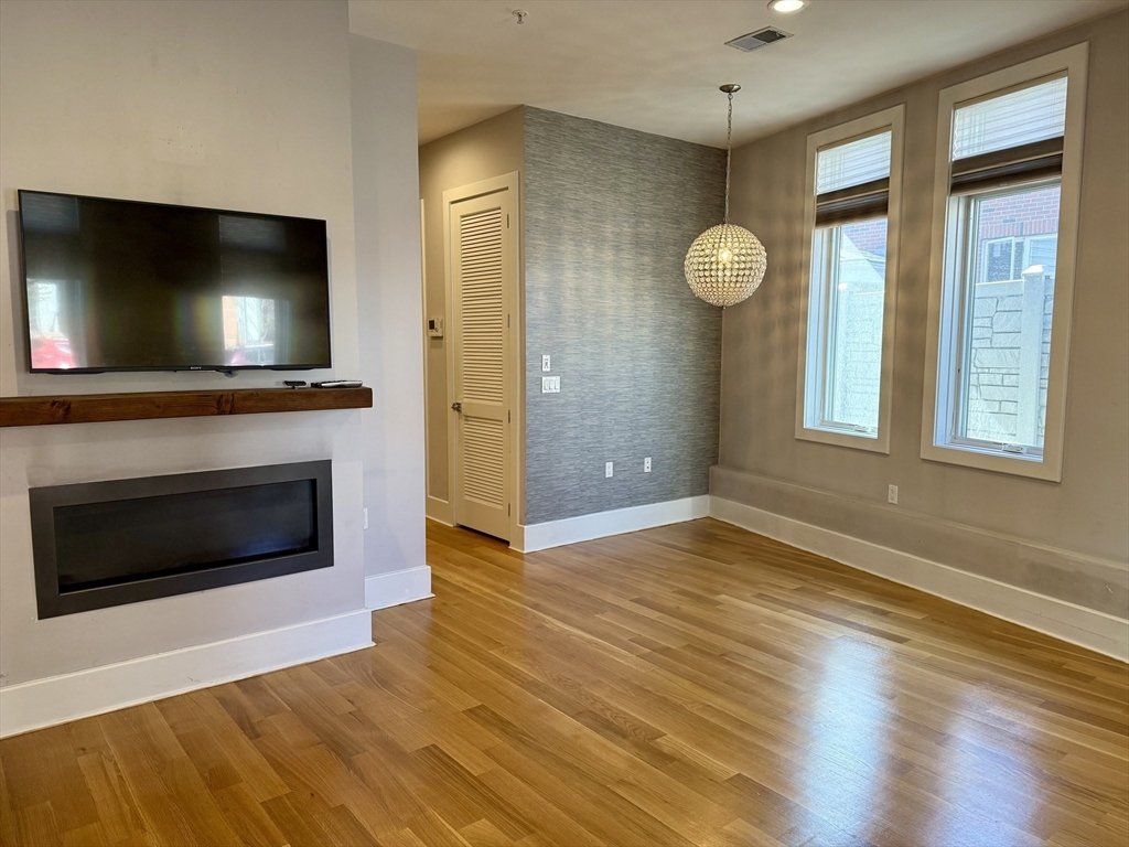 5 Mohawk Street, Boston, Massachusetts, 1 Bedroom Bedrooms, 4 Rooms Rooms,1 BathroomBathrooms,Residential Lease,For Rent,Mohawk Street,73450550