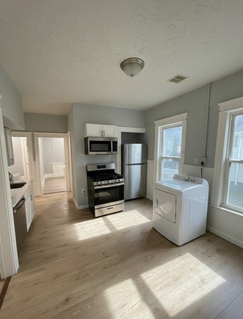 143 Dorcester, Worcester, Massachusetts, 4 Bedrooms Bedrooms, 10 Rooms Rooms,2 BathroomsBathrooms,Residential Income,For Sale,Dorcester,73472548