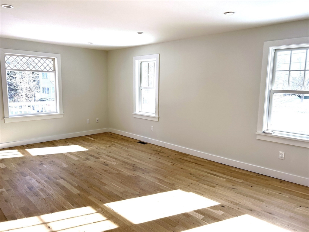 40 Prospect, Amesbury, Massachusetts, 3 Bedrooms Bedrooms, 4 Rooms Rooms,2 BathroomsBathrooms,Residential Lease,For Rent,Prospect,73472569