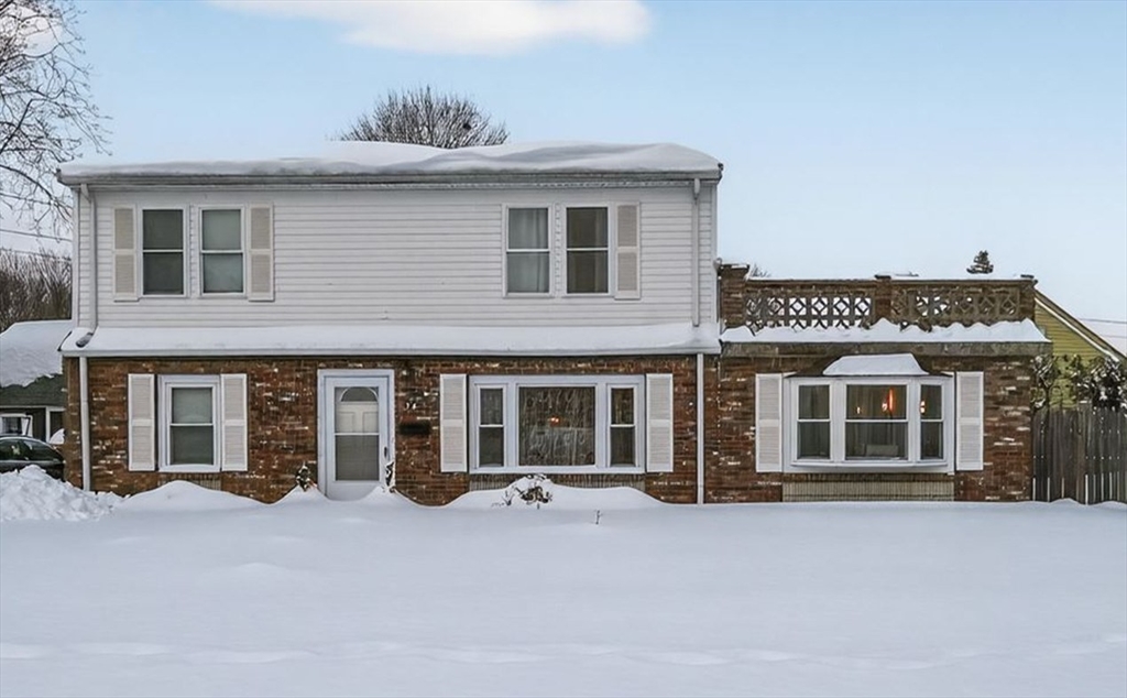 74 Alandale Pkwy, Norwood, Massachusetts, 3 Bedrooms Bedrooms, 7 Rooms Rooms,3 BathroomsBathrooms,Residential,For Sale,Alandale Pkwy,73472586