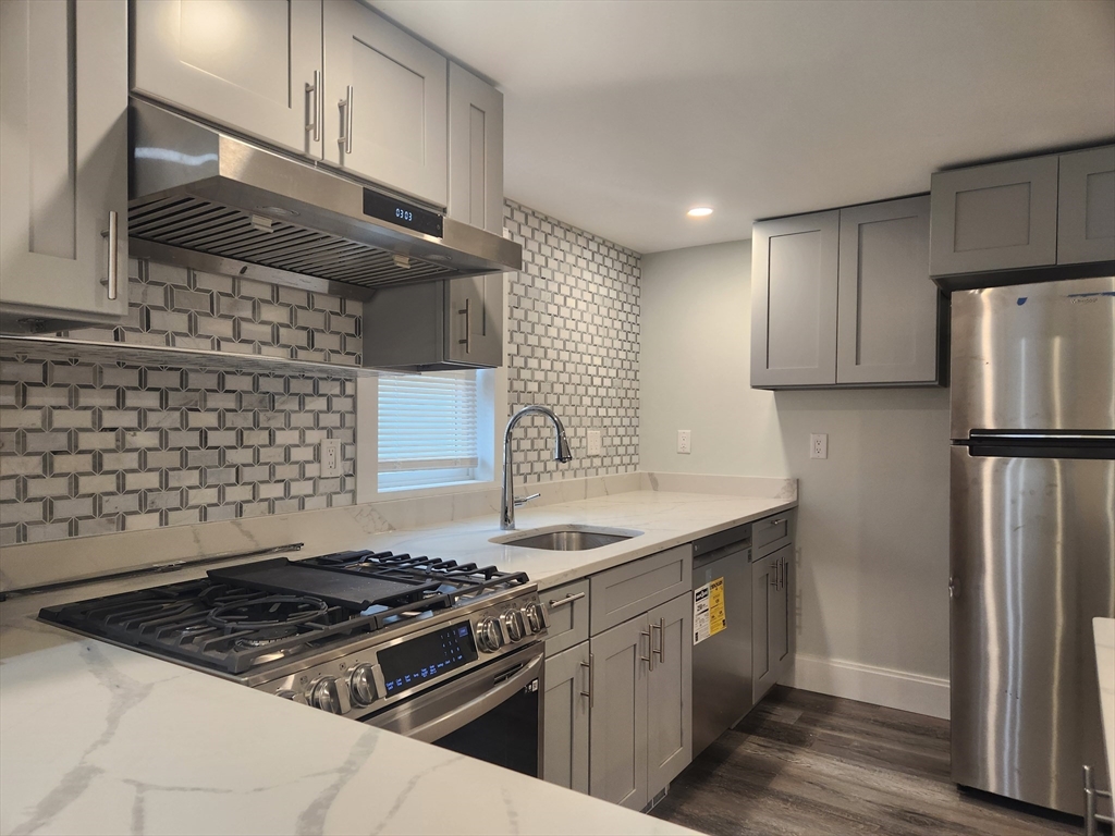 150 Centre St, Quincy, Massachusetts, 1 Bedroom Bedrooms, 3 Rooms Rooms,1 BathroomBathrooms,Residential Lease,For Rent,Centre St,73472604