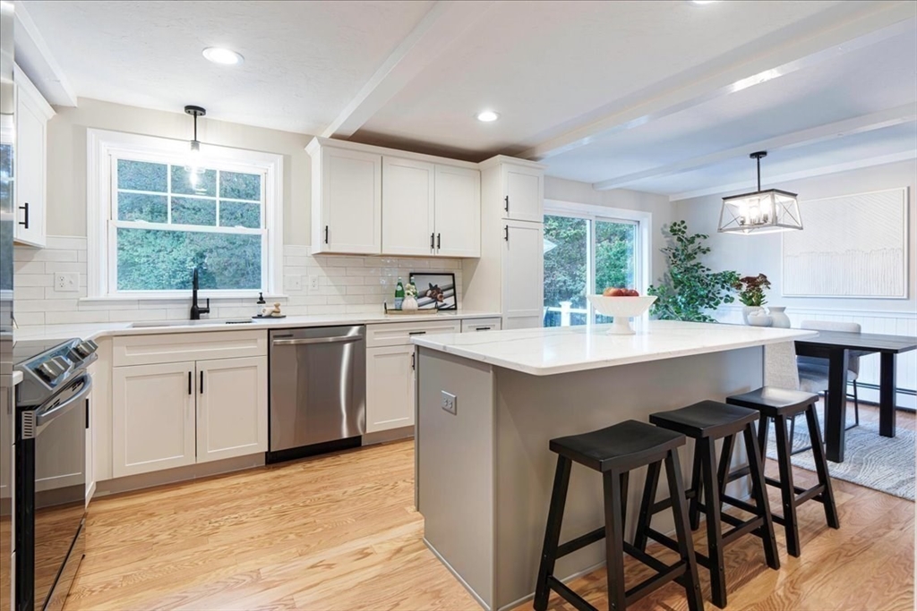 4 Bullard Circle, Medway, Massachusetts, 3 Bedrooms Bedrooms, 9 Rooms Rooms,2.5 BathroomsBathrooms,Residential,For Sale,Bullard Circle,73464217