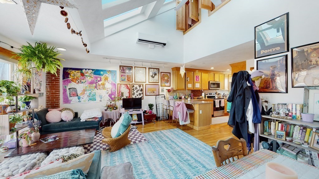 51 Hemenway St., Boston, Massachusetts, 3 Bedrooms Bedrooms, 4 Rooms Rooms,2 BathroomsBathrooms,Residential Lease,For Rent,Hemenway St.,73472609