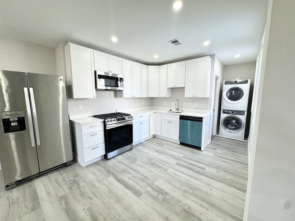 55 Burrell Street, Boston, Massachusetts, 4 Bedrooms Bedrooms, 7 Rooms Rooms,2 BathroomsBathrooms,Residential Lease,For Rent,Burrell Street,73323417