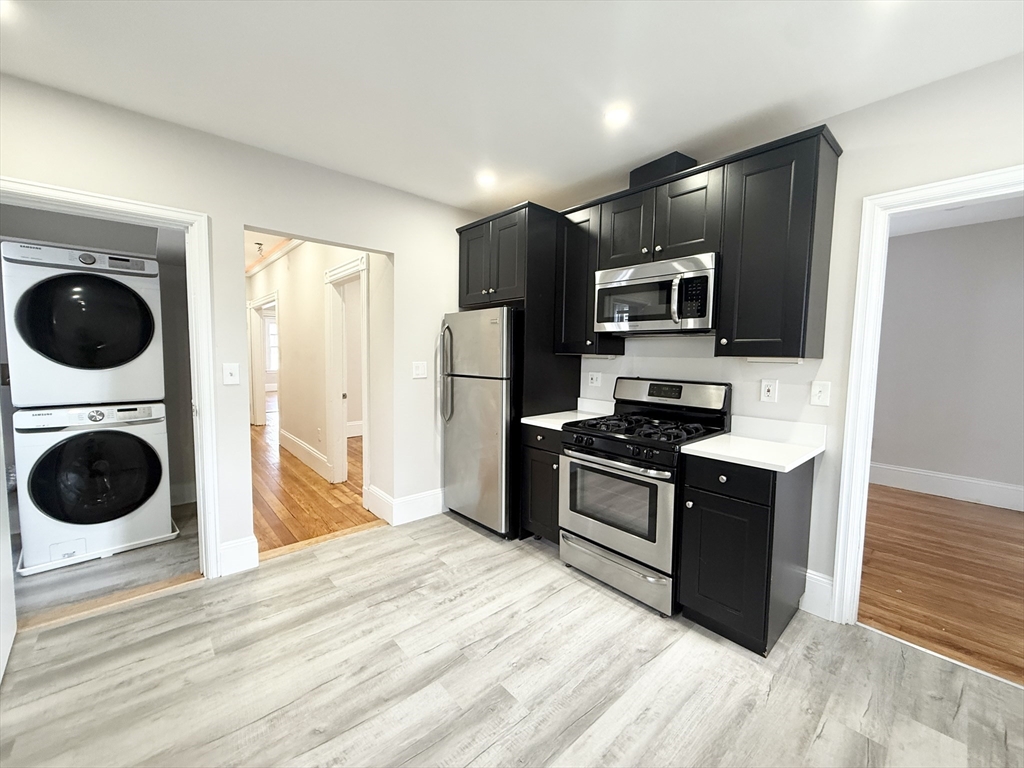 71 Saxton St, Boston, Massachusetts, 3 Bedrooms Bedrooms, 7 Rooms Rooms,1.5 BathroomsBathrooms,Residential Lease,For Rent,Saxton St,73398524