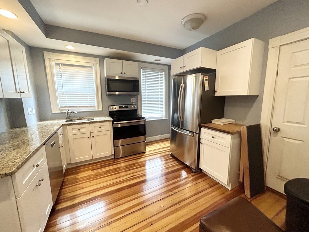 20 Dawes St., Boston, Massachusetts, 3 Bedrooms Bedrooms, 5 Rooms Rooms,1 BathroomBathrooms,Residential Lease,For Rent,Dawes St.,73112030