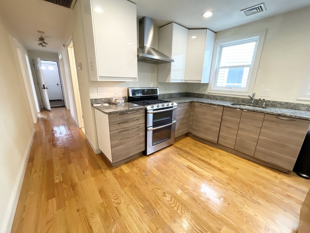 7 Sudan, Boston, Massachusetts, 3 Bedrooms Bedrooms, 5 Rooms Rooms,1 BathroomBathrooms,Residential Lease,For Rent,Sudan,72120857