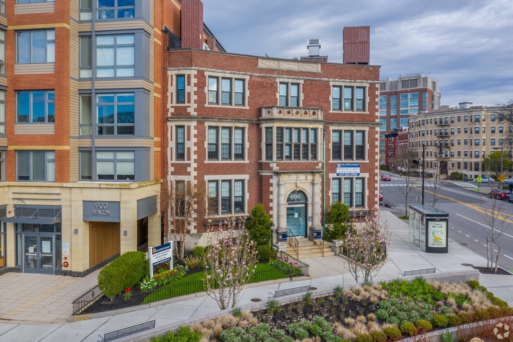 896 Beacon St, Boston, Massachusetts, ,Commercial Lease,For Rent,Beacon St,73472666