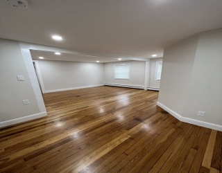 4 Kilby Street, Woburn, Massachusetts, 2 Bedrooms Bedrooms, 4 Rooms Rooms,1 BathroomBathrooms,Residential Lease,For Rent,Kilby Street,73472668