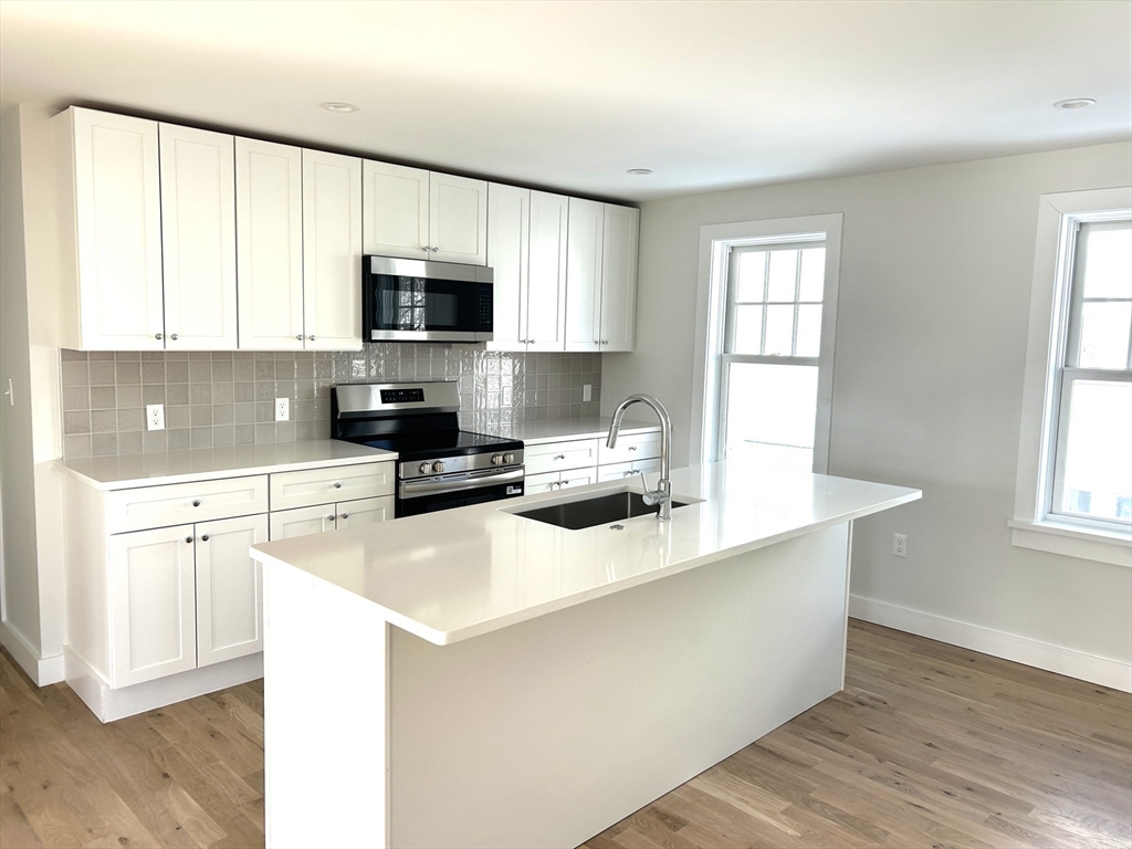 42 Prospect, Amesbury, Massachusetts, 3 Bedrooms Bedrooms, 5 Rooms Rooms,2 BathroomsBathrooms,Residential Lease,For Rent,Prospect,73472669