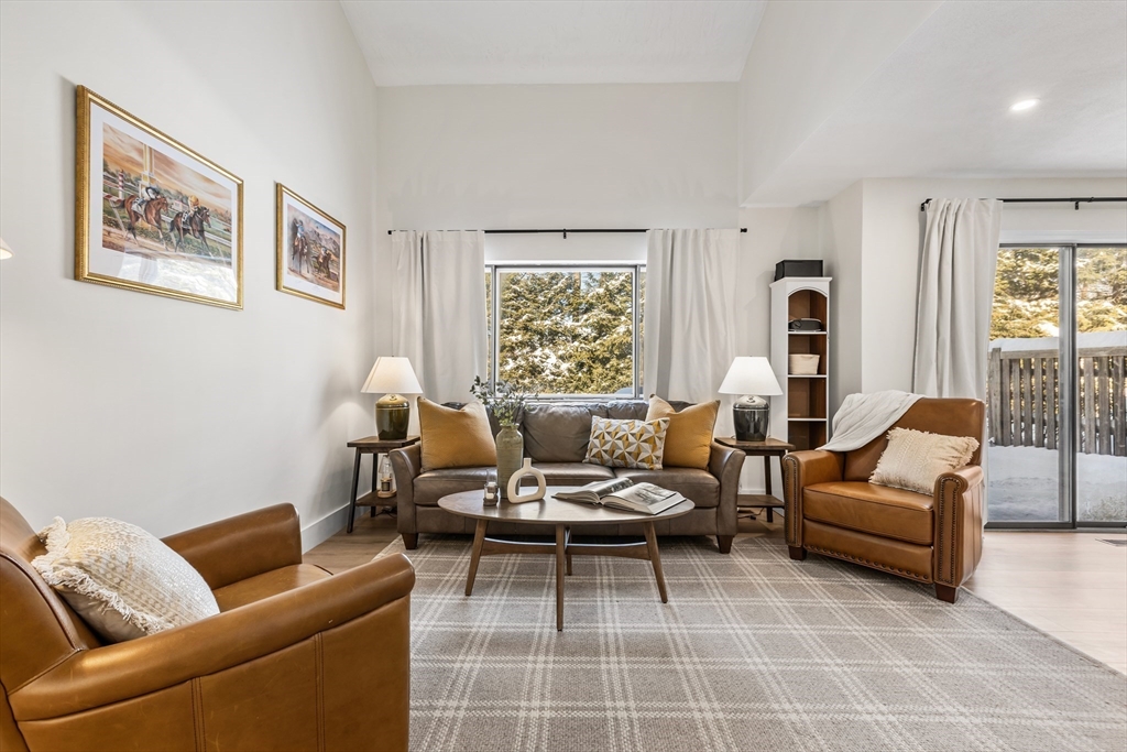 23 Tamarack Ln, Peabody, Massachusetts, 2 Bedrooms Bedrooms, 5 Rooms Rooms,1.5 BathroomsBathrooms,Residential,For Sale,Tamarack Ln,73472670