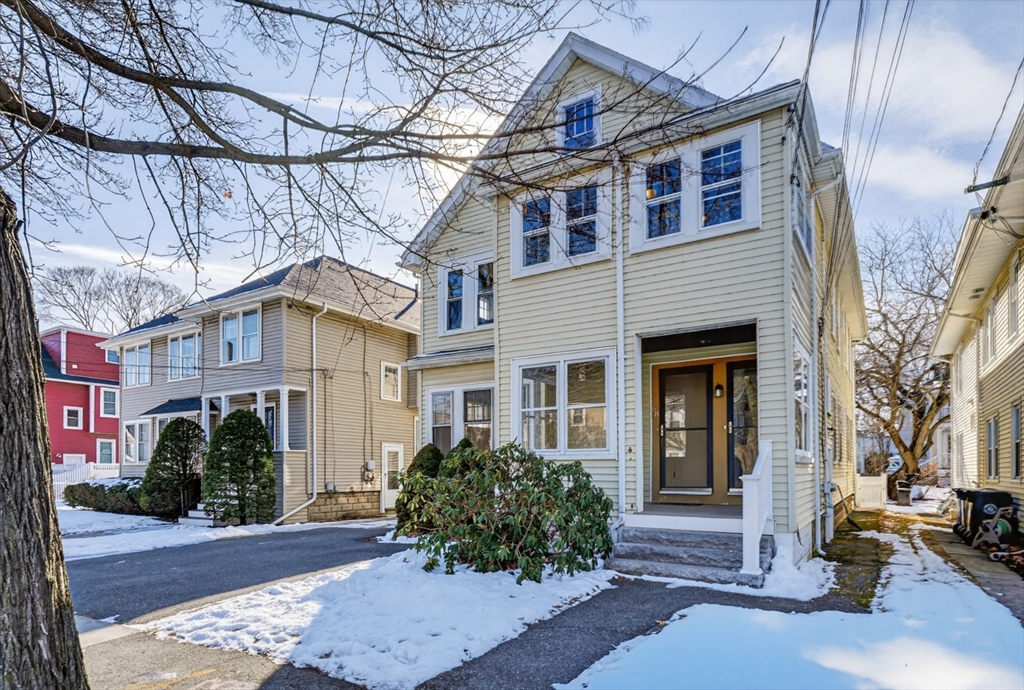 70 Hamlet, Arlington, Massachusetts, 2 Bedrooms Bedrooms, 6 Rooms Rooms,1 BathroomBathrooms,Residential,For Sale,Hamlet,73472607