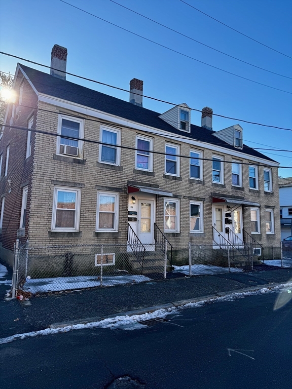 151-153 Charles Street, Lowell, Massachusetts, 1 Bedroom Bedrooms, 5 Rooms Rooms,1 BathroomBathrooms,Residential Lease,For Rent,Charles Street,73462954