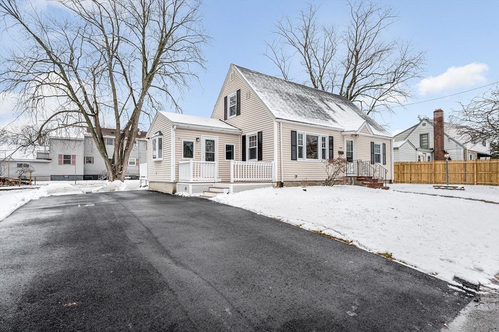 90 Chamberlain St, Lowell, Massachusetts, 4 Bedrooms Bedrooms, 7 Rooms Rooms,2 BathroomsBathrooms,Residential,For Sale,Chamberlain St,73463693