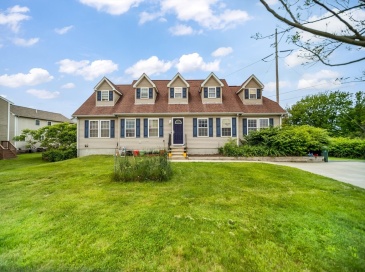 1441 Stafford Rd, Fall River, Massachusetts, 5 Bedrooms Bedrooms, 9 Rooms Rooms,2.5 BathroomsBathrooms,Residential,For Sale,Stafford Rd,73464139