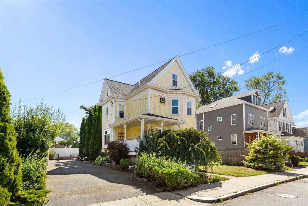 83 Court St, Medford, Massachusetts, 4 Bedrooms Bedrooms, 10 Rooms Rooms,2 BathroomsBathrooms,Residential,For Sale,Court St,73443338